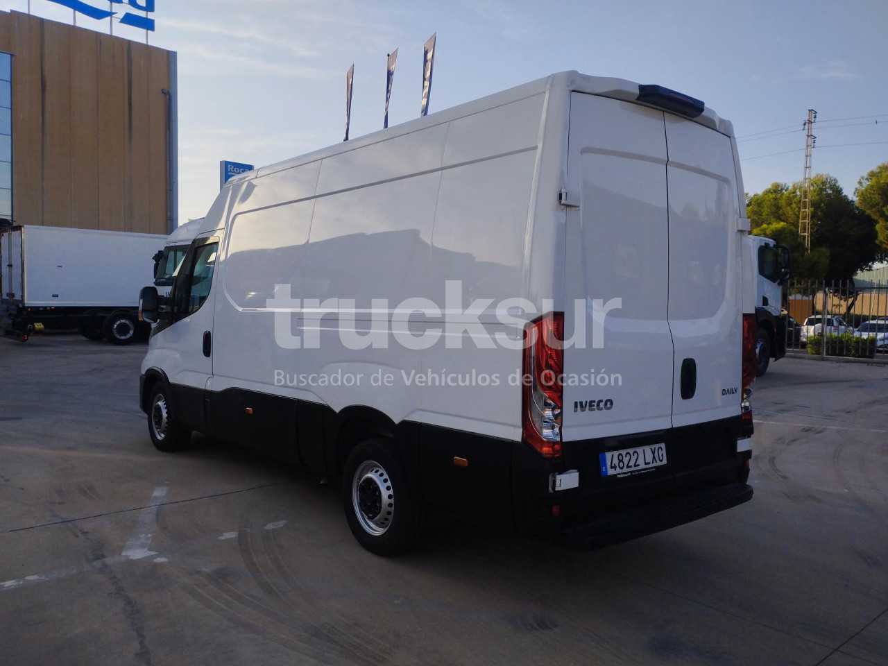 iveco-daily-35s16-12m3-1