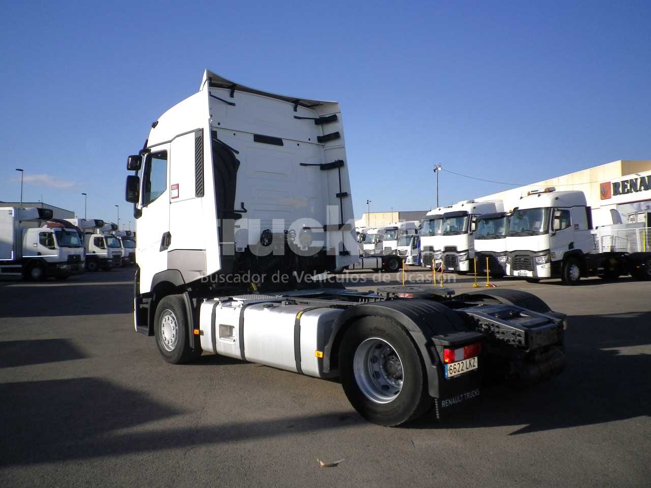 renault-t520-high-sleeper-cab-41