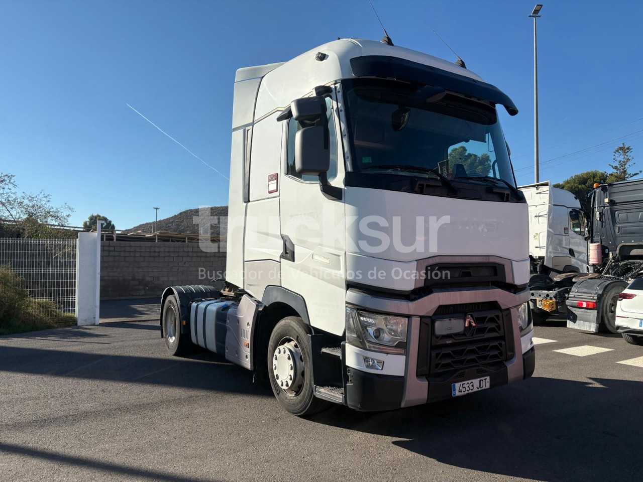 renault-t480-high-sleeper-cab-8