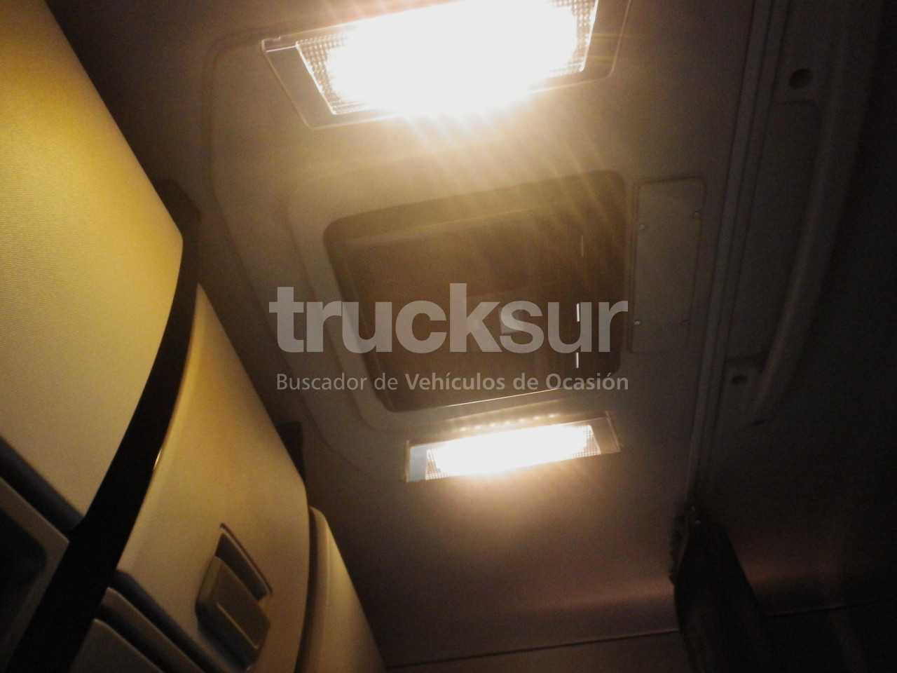 renault-t520-high-sleeper-cab-64