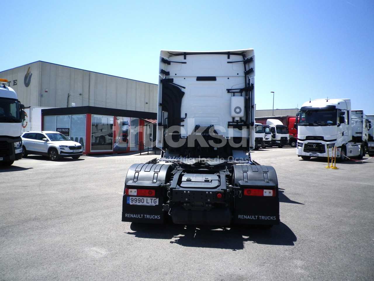 renault-t520-high-sleeper-cab-56