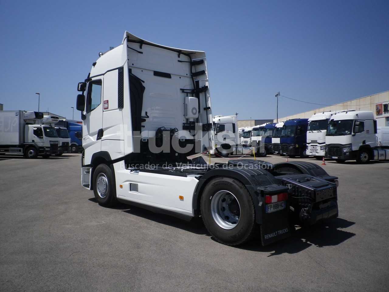 renault-t520-high-sleeper-cab-57
