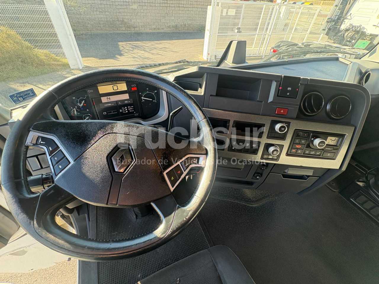 renault-t480-high-sleeper-cab-8