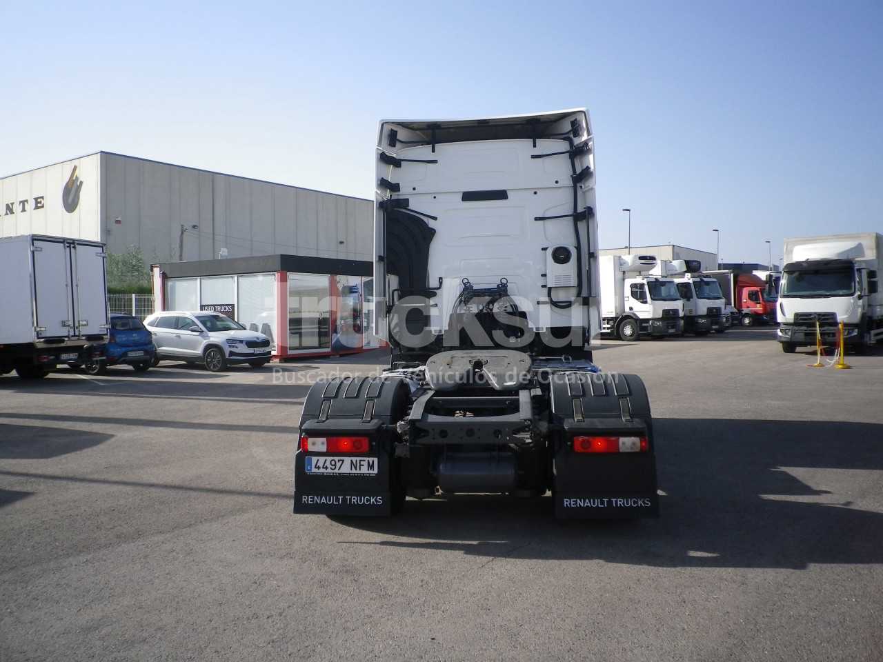 renault-t480-sleeper-cab-35