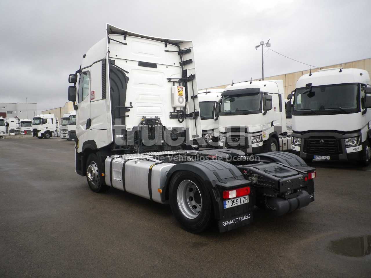 renault-t520-high-sleeper-cab-64