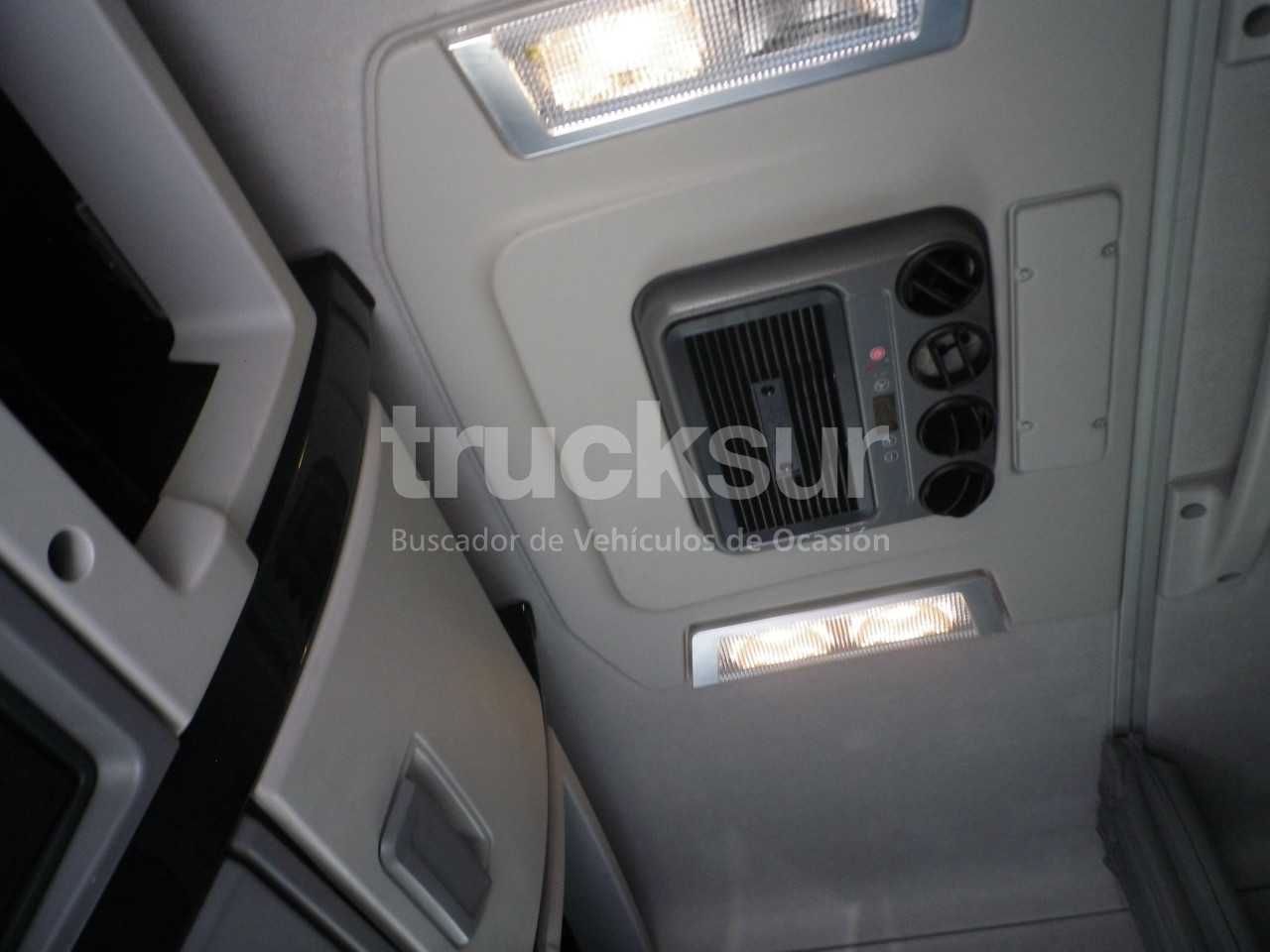 renault-t440-sleeper-cab-adr-1
