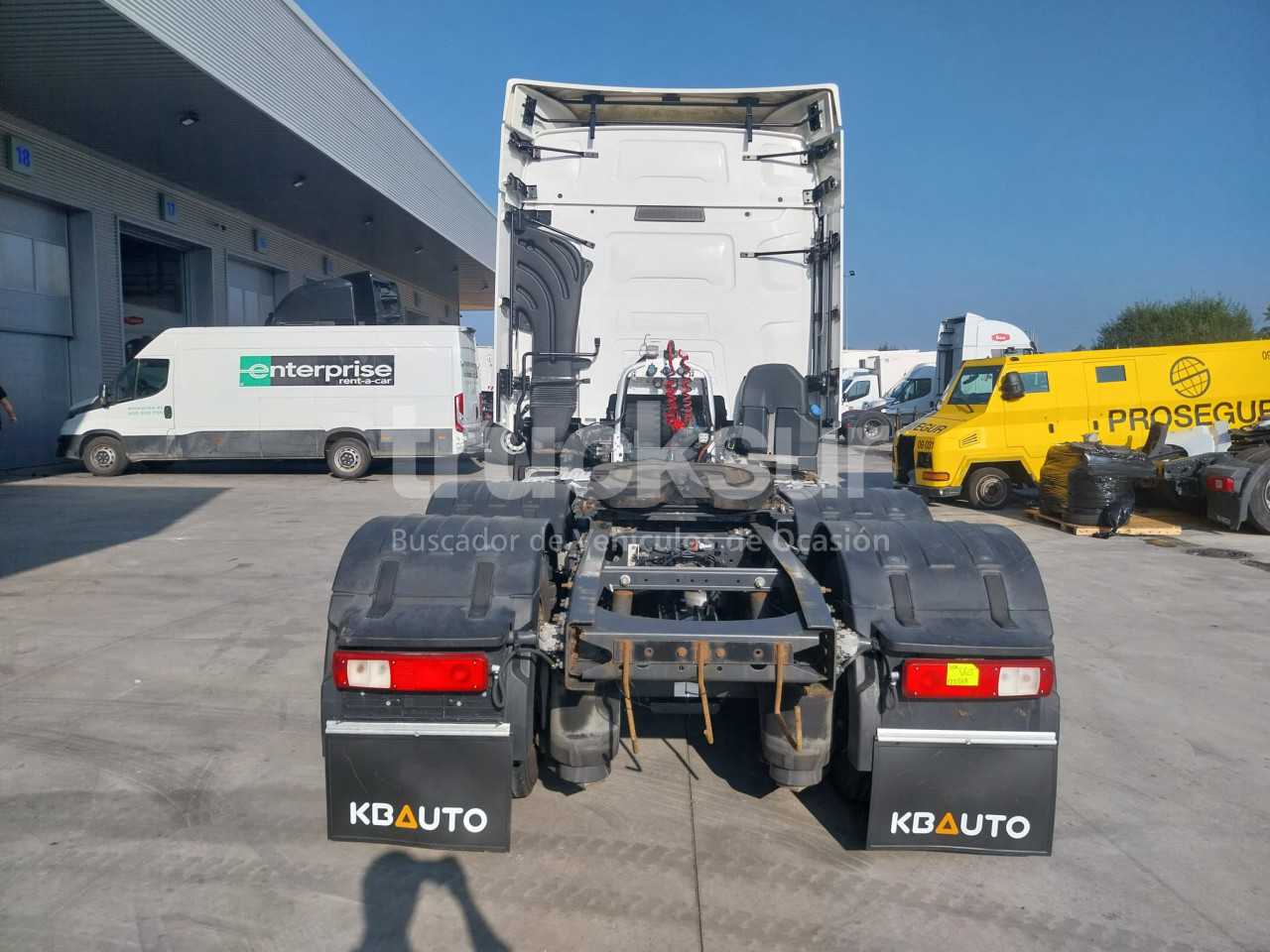 renault-t520-sleeper-cab-27