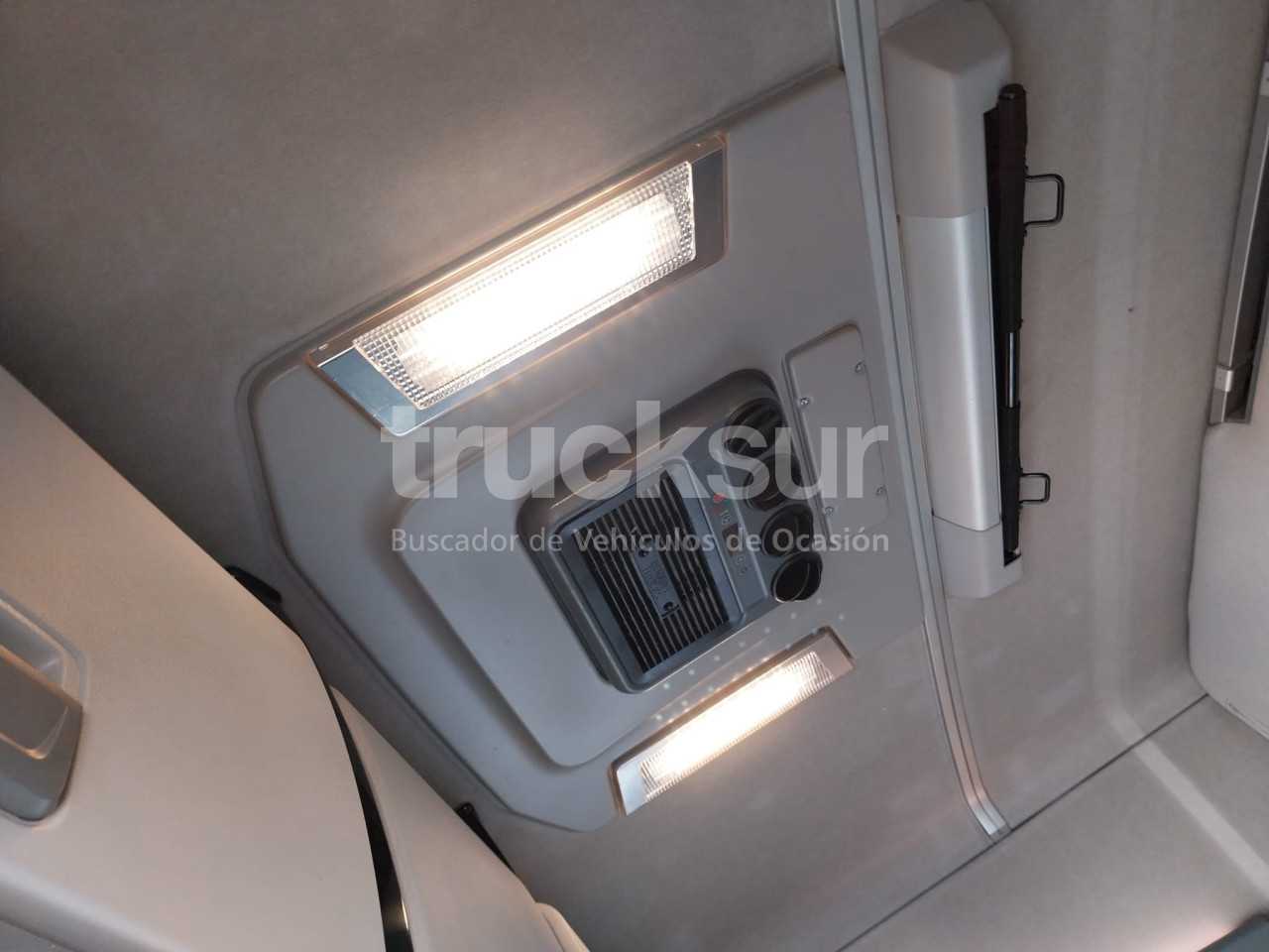 renault-t520-high-sleeper-cab-62