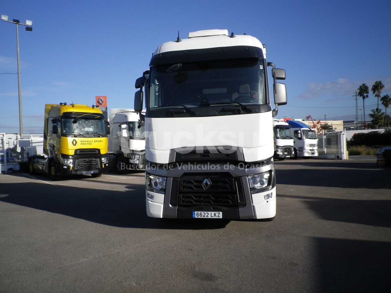 renault-t520-high-sleeper-cab-41
