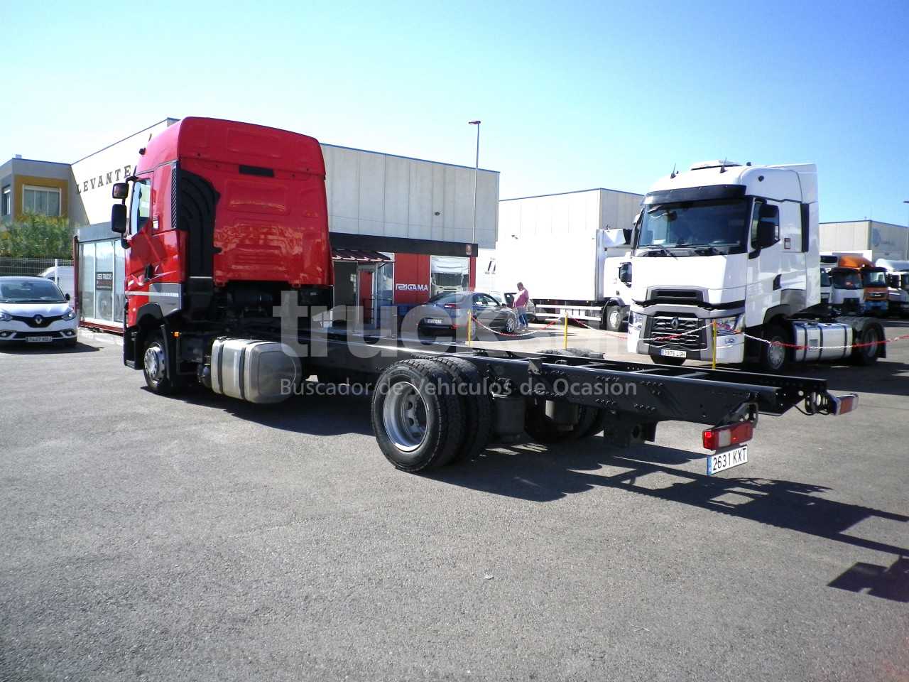 renault-t520-high-sleeper-cab-32