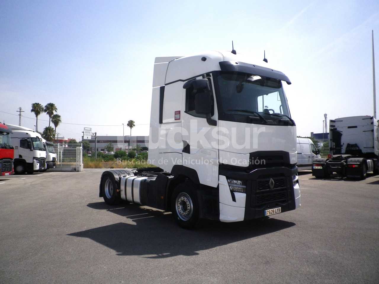 renault-t520-high-sleeper-cab-61