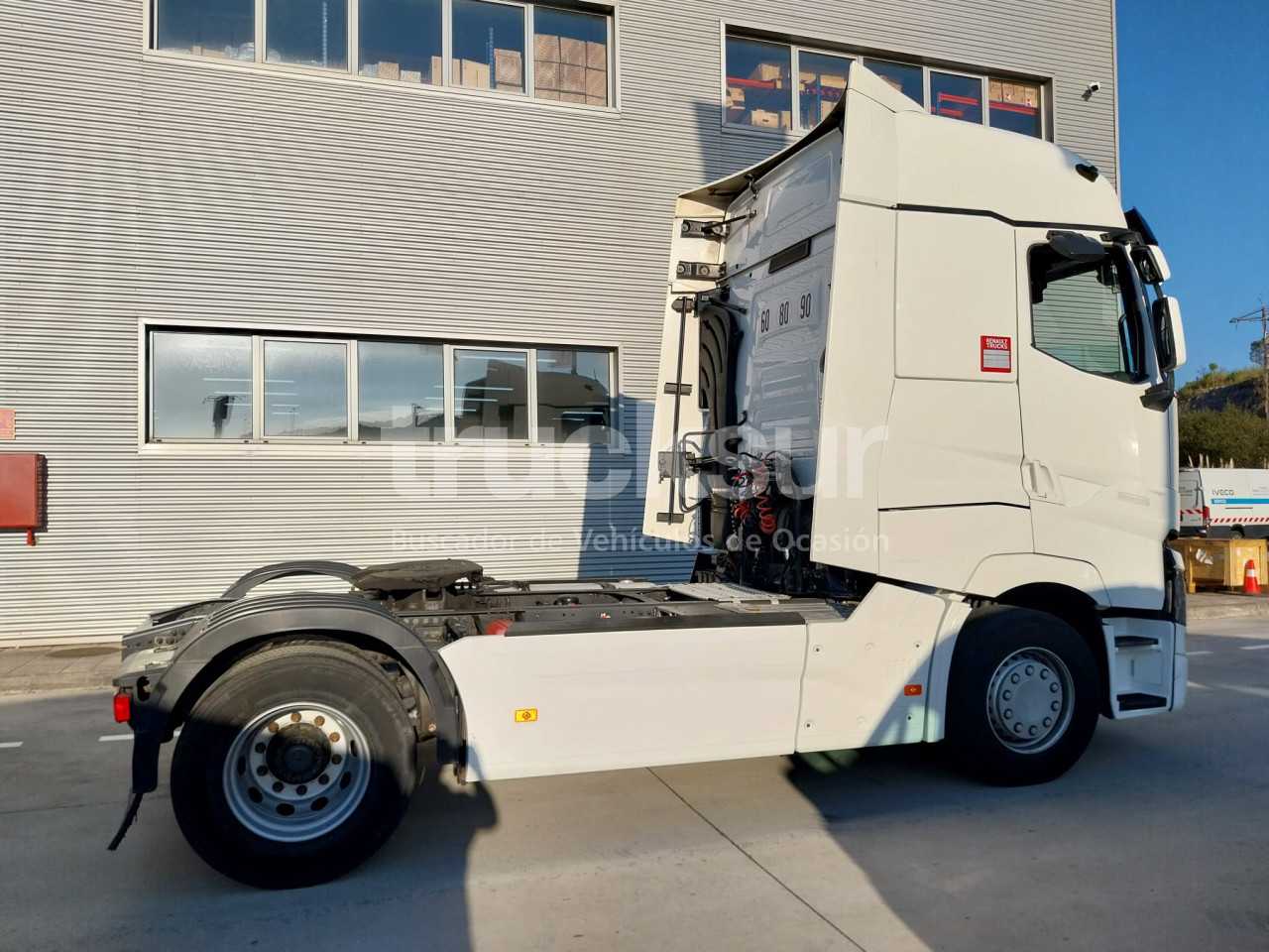 renault-t520-high-sleeper-cab-62