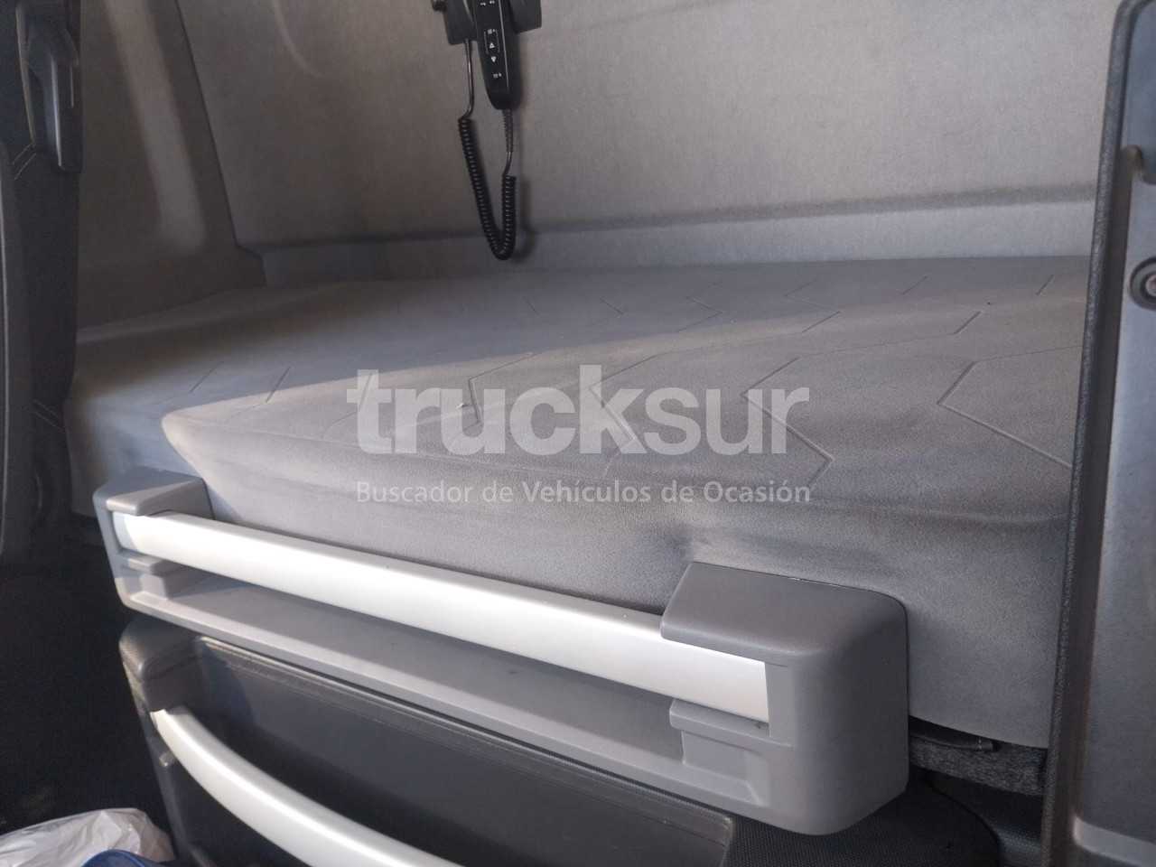 renault-t520-sleeper-cab-27
