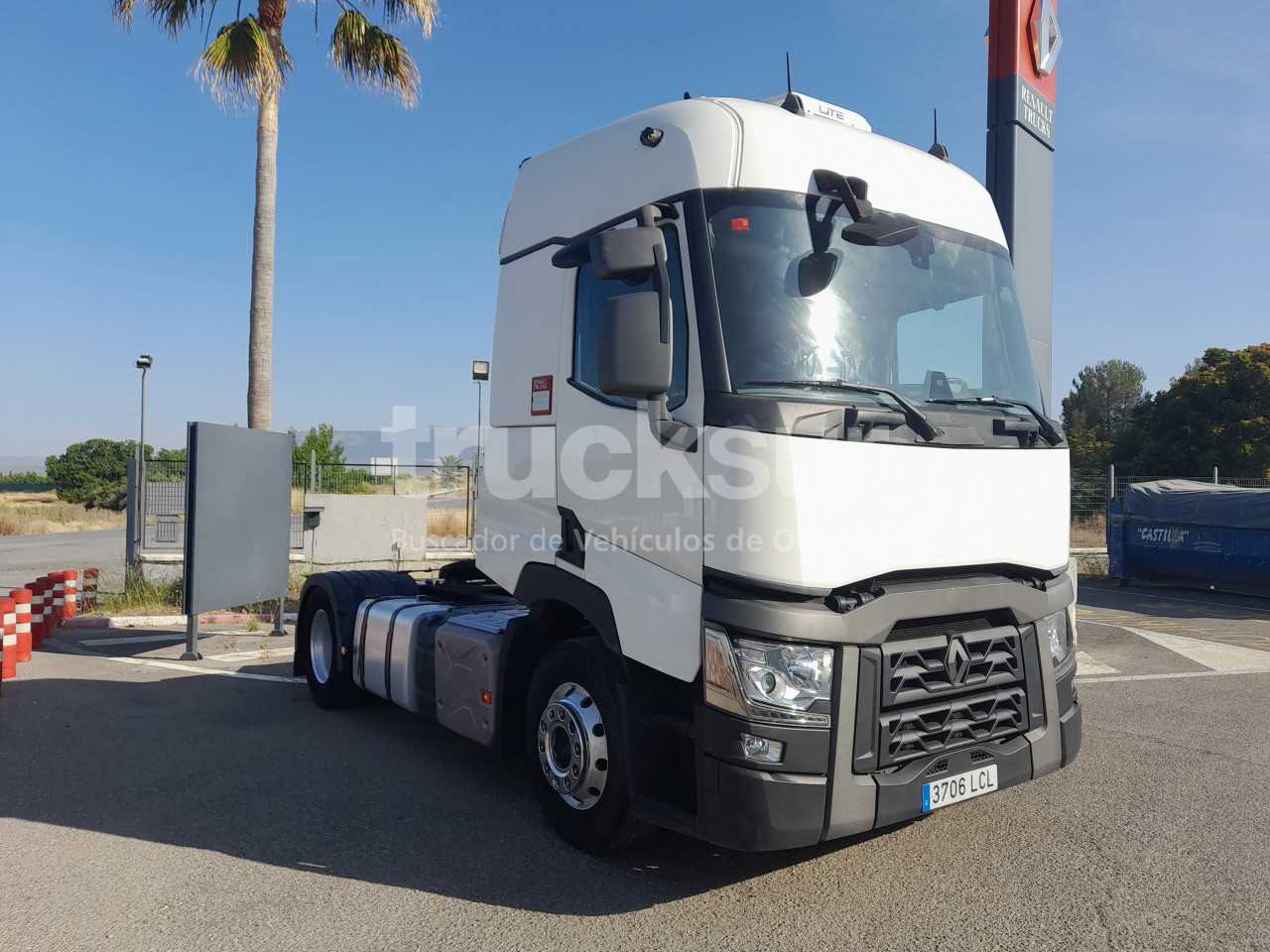 renault-t480-sleeper-cab-33