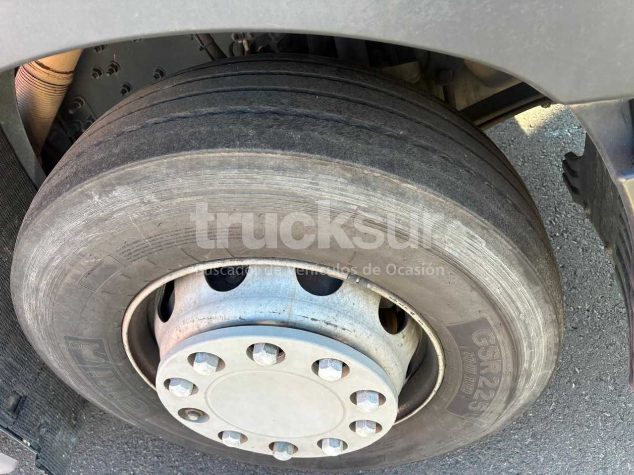 renault-t480-high-sleeper-cab-8