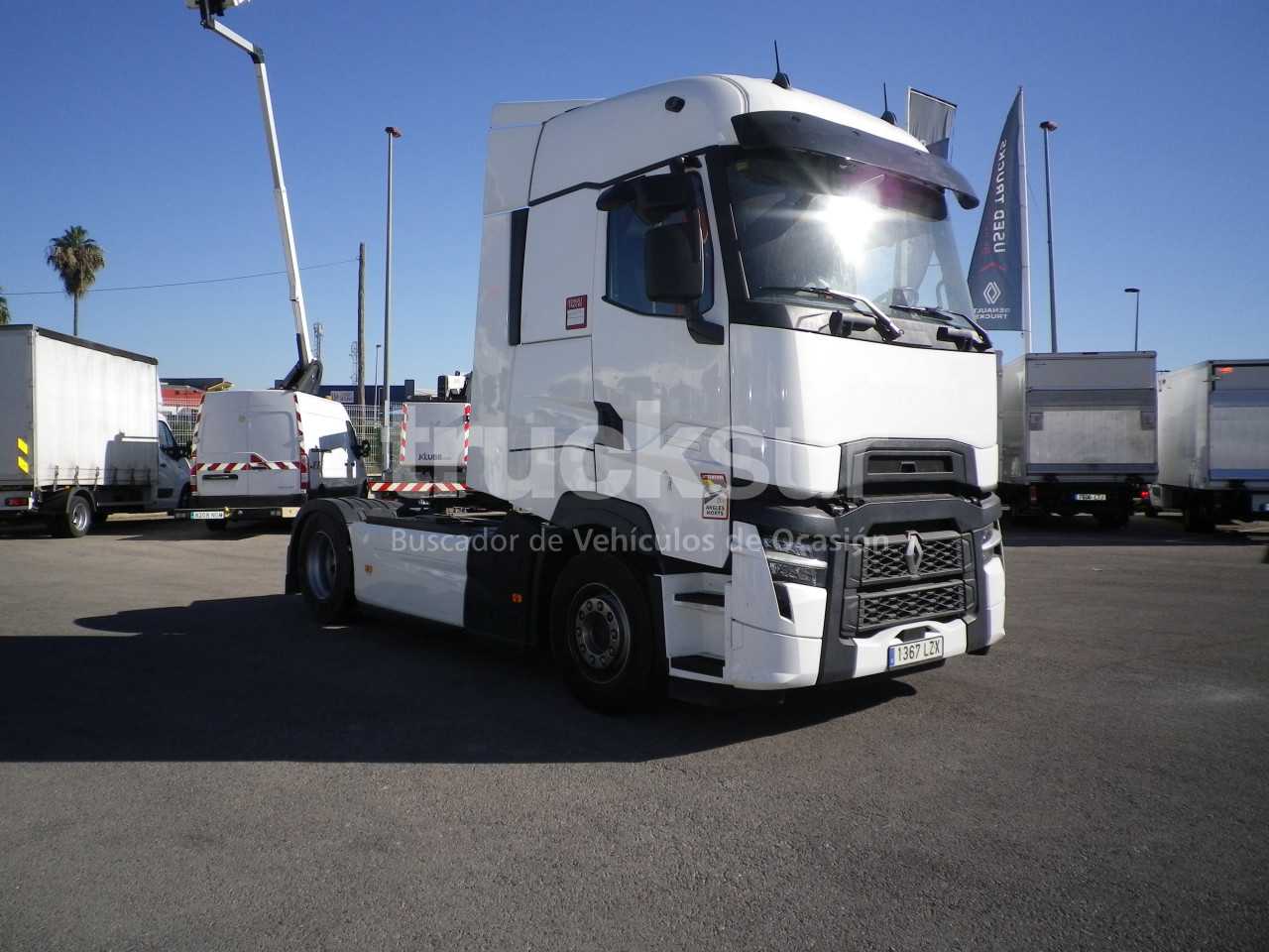 renault-t520-high-sleeper-cab-adr-2