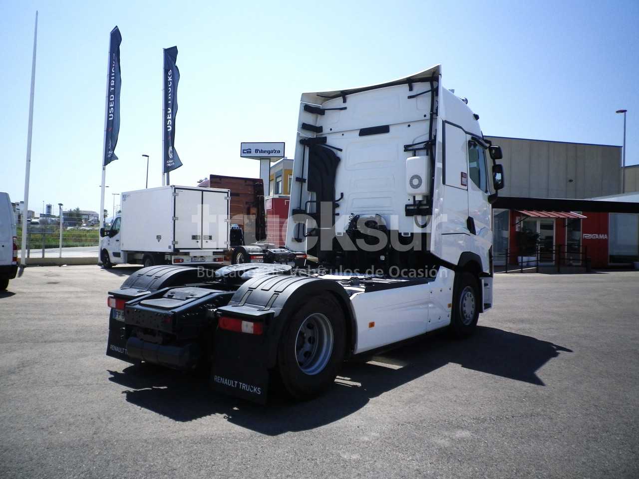 renault-t520-high-sleeper-cab-57