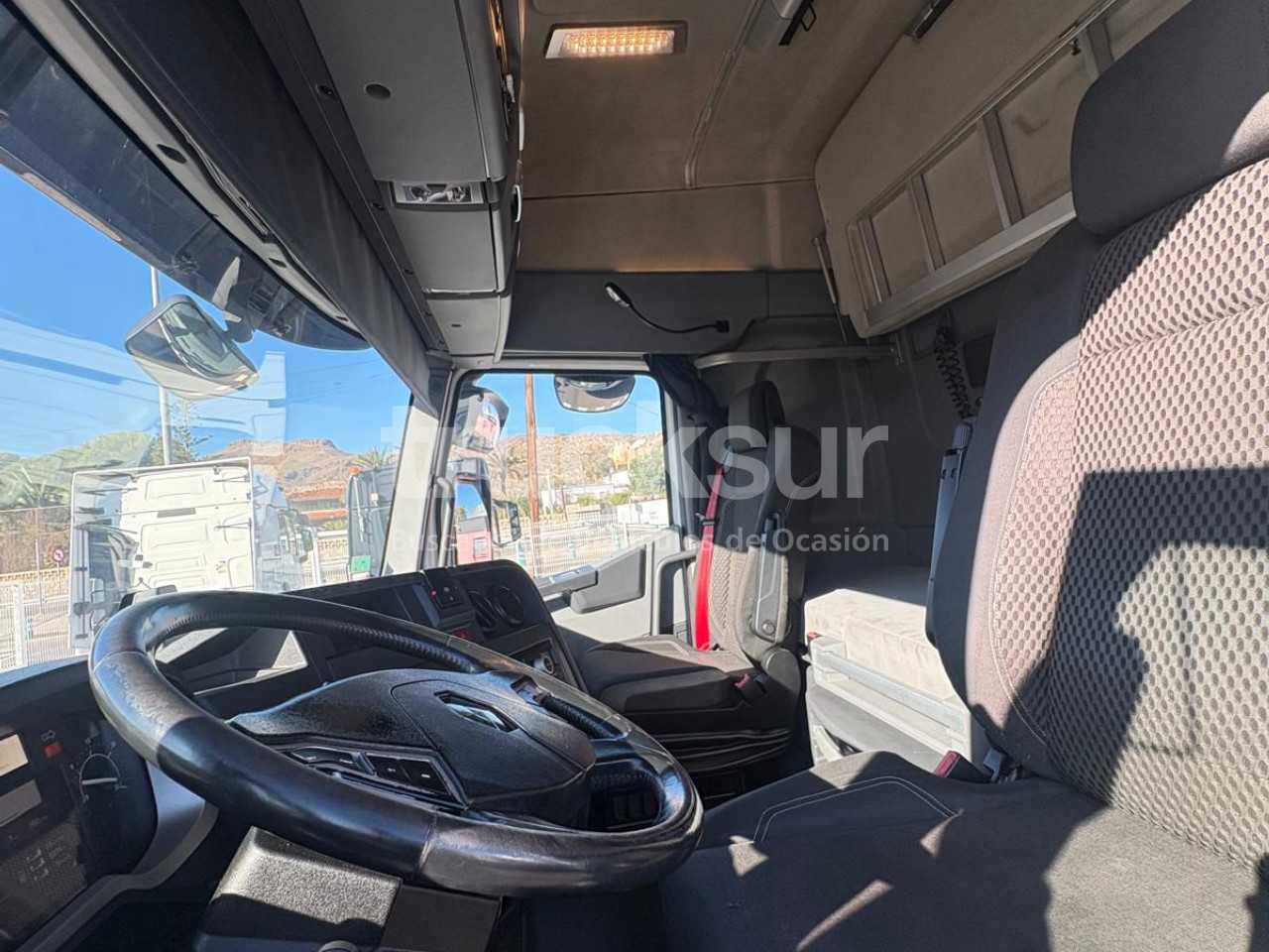 renault-t480-high-sleeper-cab-8