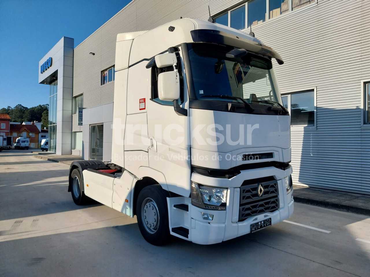 renault-t520-high-sleeper-cab-62