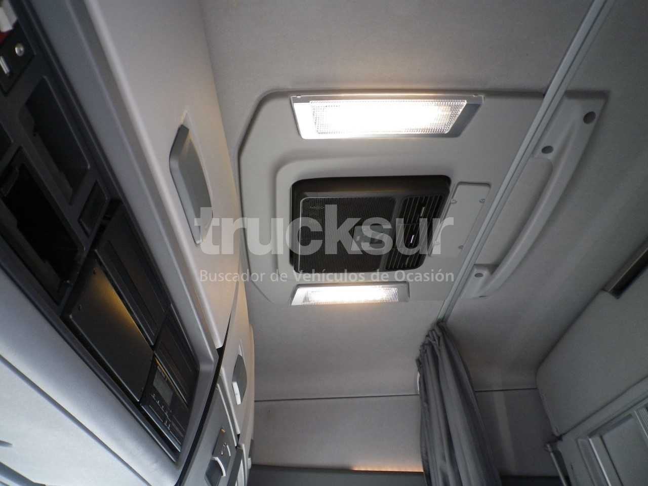 renault-t520-high-sleeper-cab-adr-2