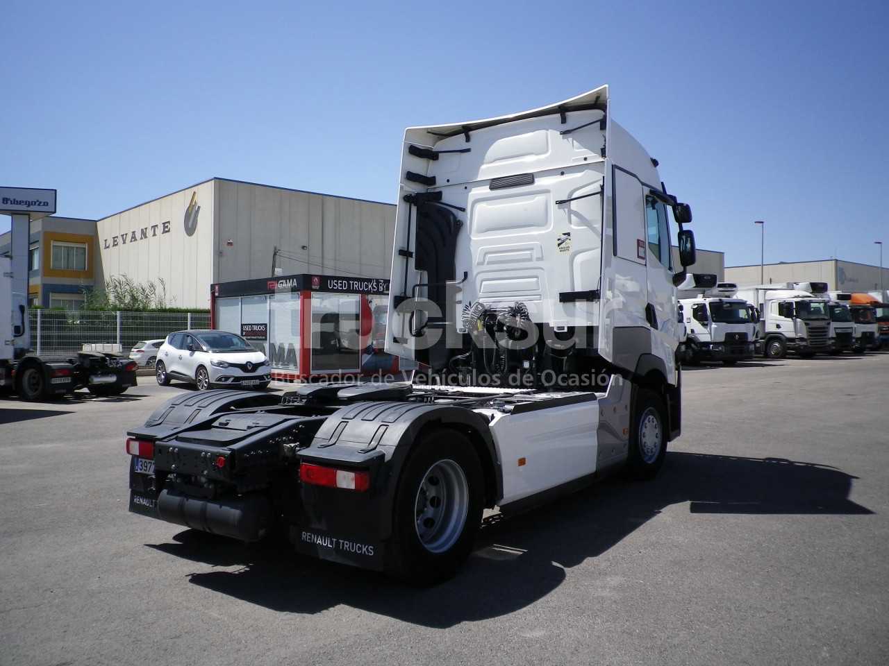 renault-t520-high-sleeper-cab-27