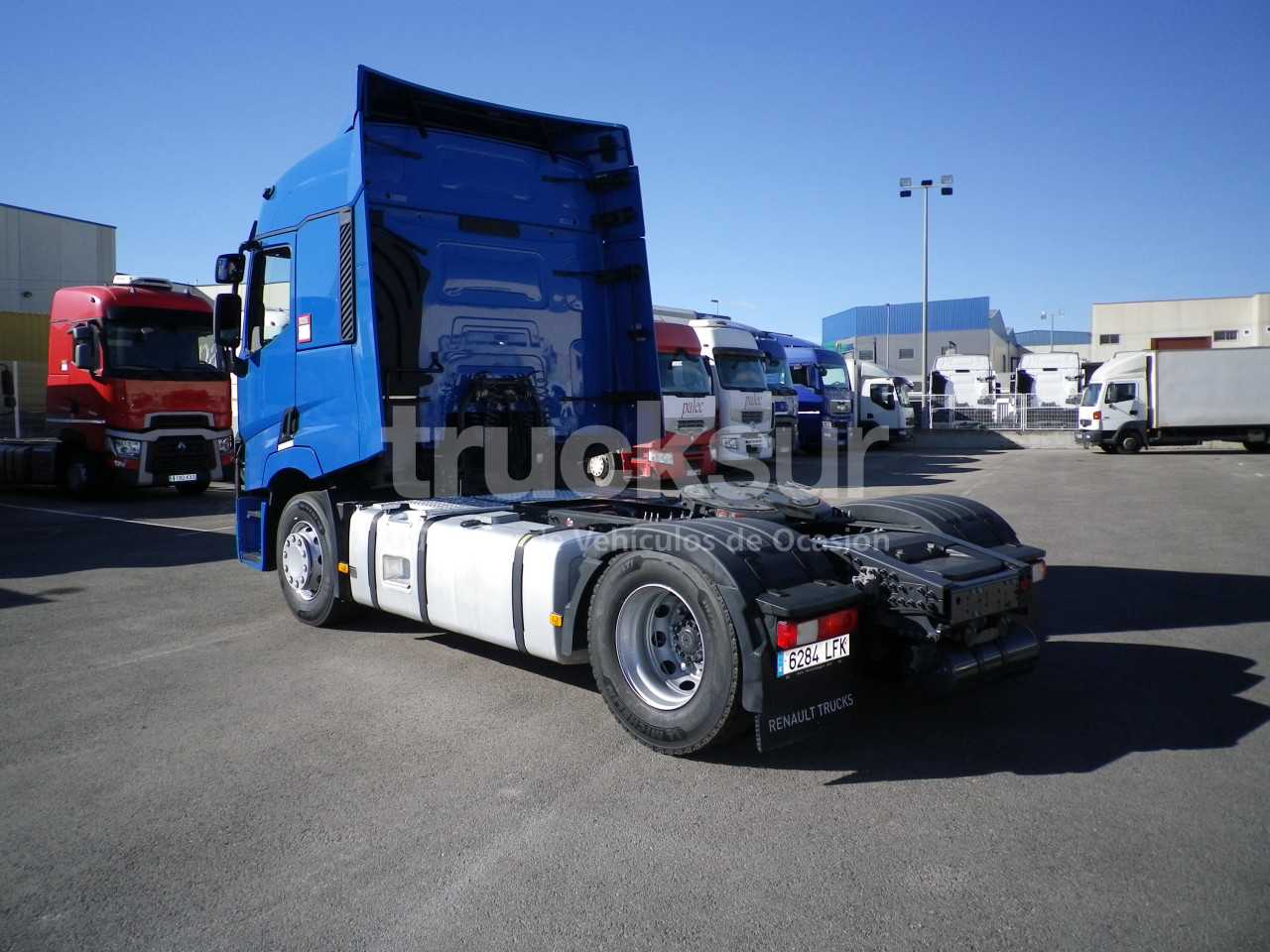 renault-t520-sleeper-cab-16