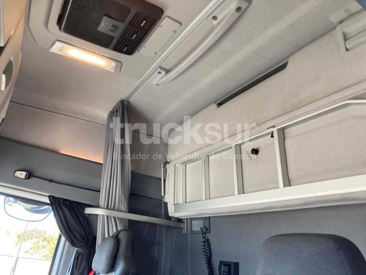 renault-t520-high-sleeper-cab-65