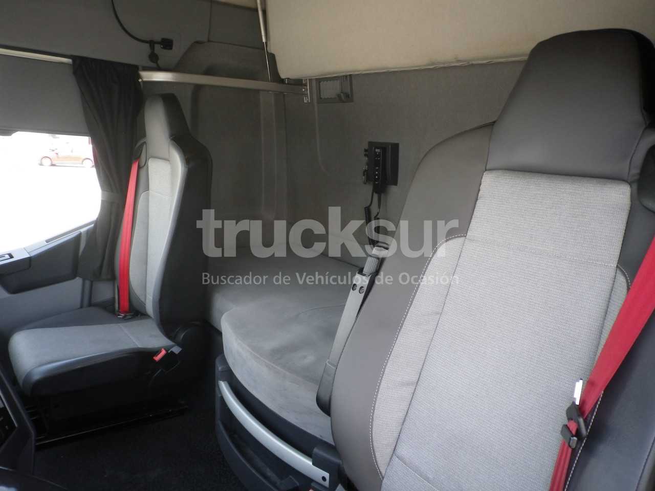 renault-t480-sleeper-cab-29