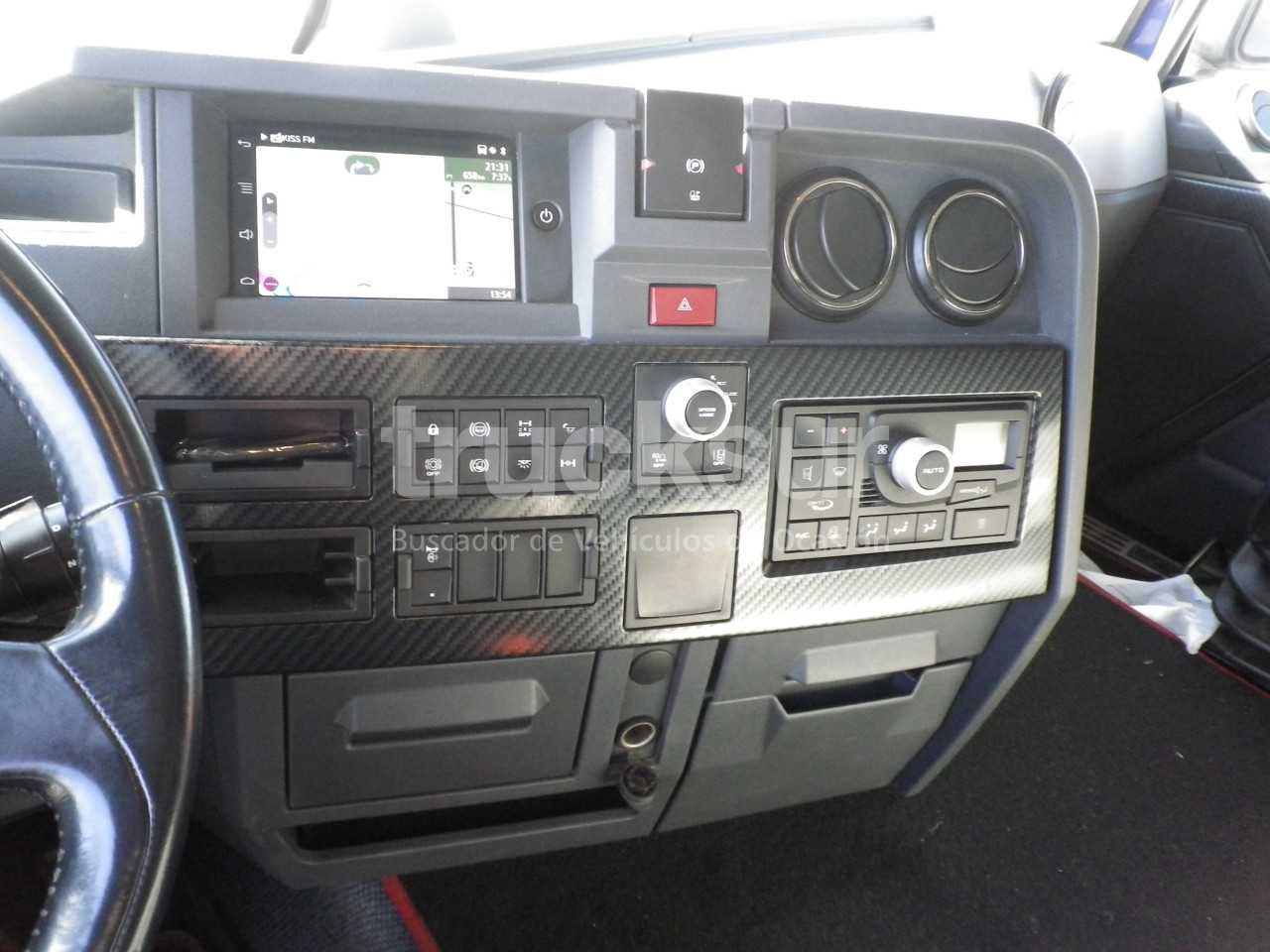 renault-t520sleeper-cab-1