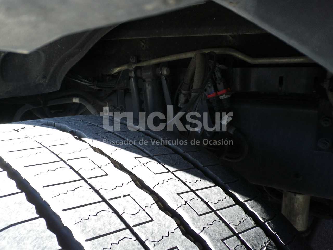 renault-t520-high-sleeper-cab-adr-2