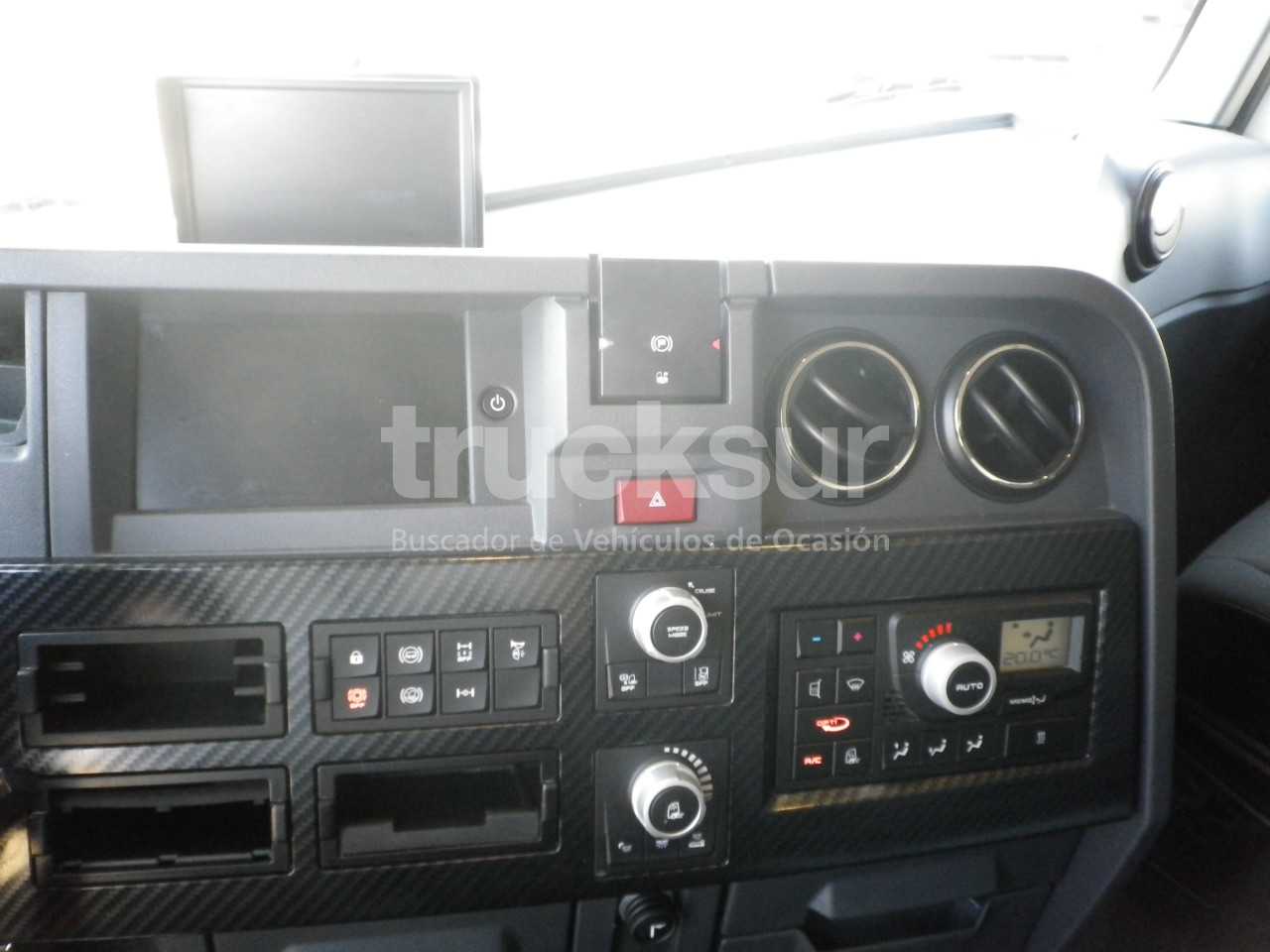 renault-t520-high-sleeper-cab-56