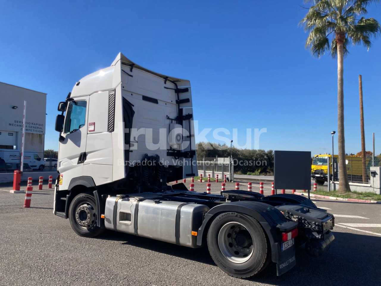 renault-t520-high-sleeper-cab-65