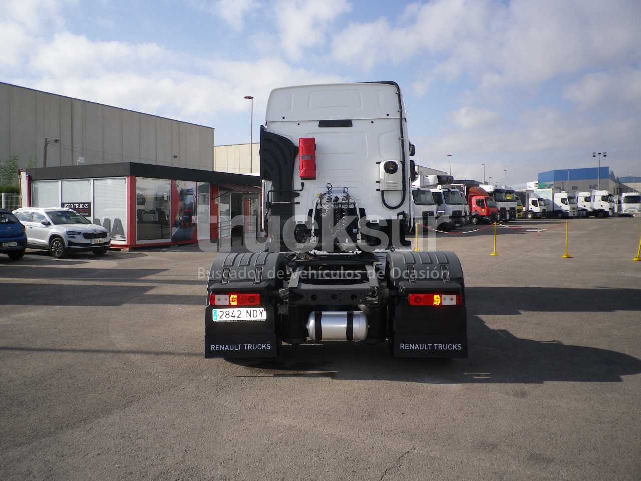 renault-t440-sleeper-cab-adr-1