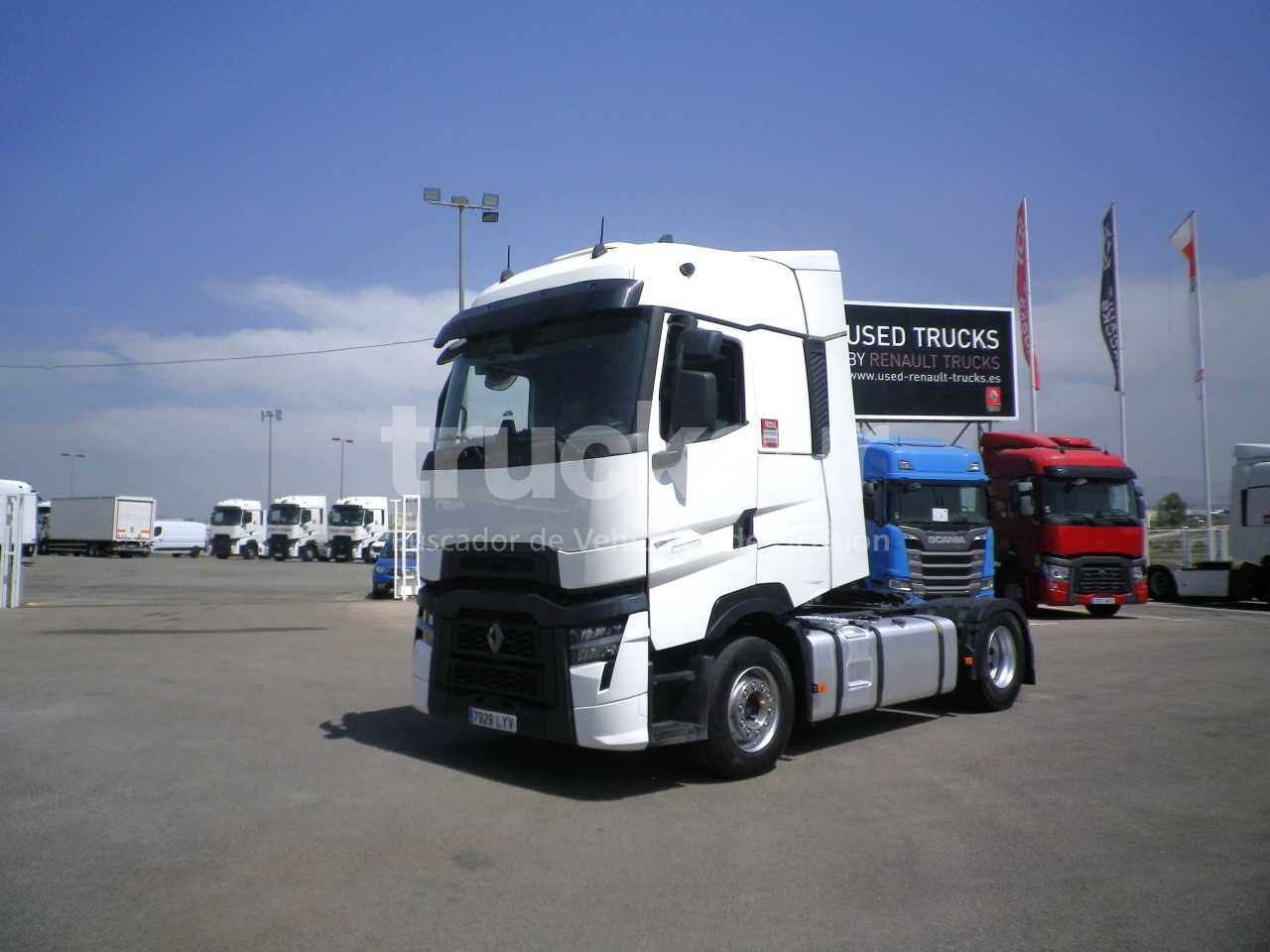 renault-t520-high-sleeper-cab-61