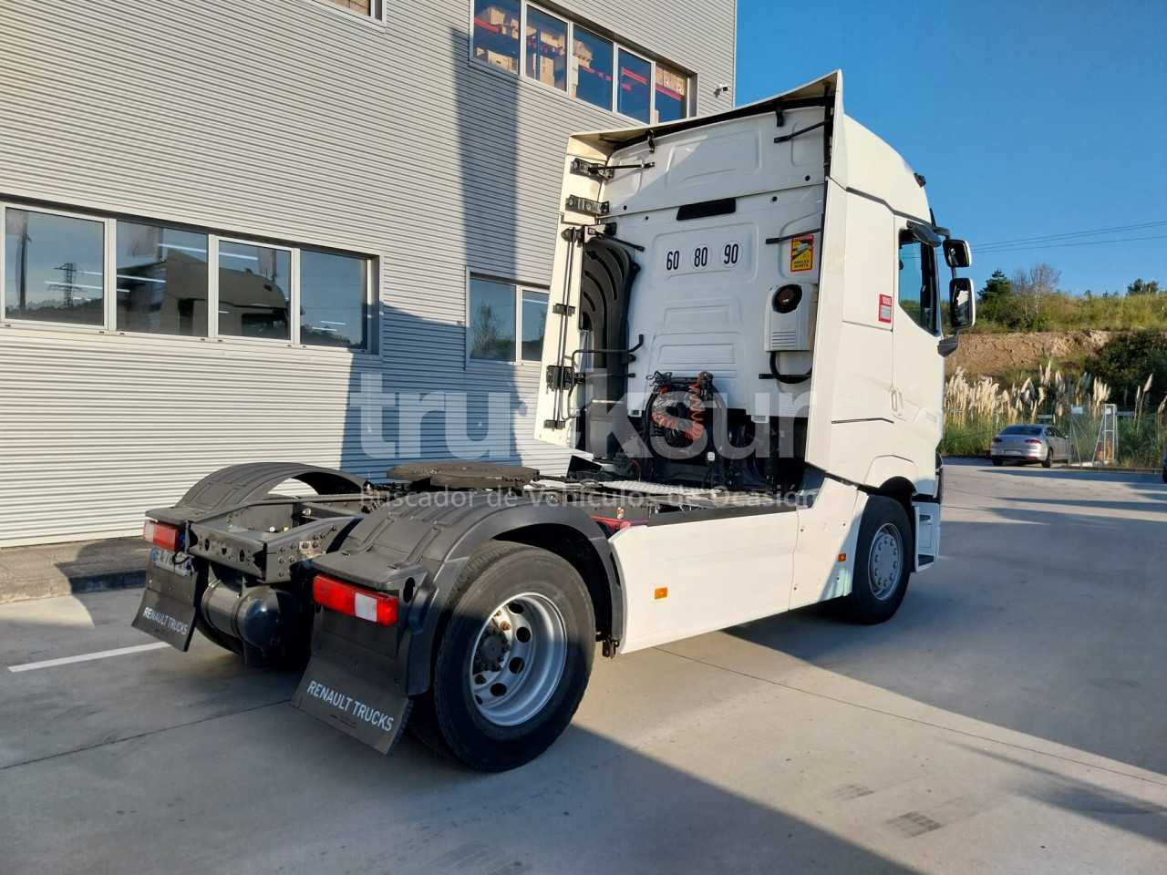 renault-t520-high-sleeper-cab-62