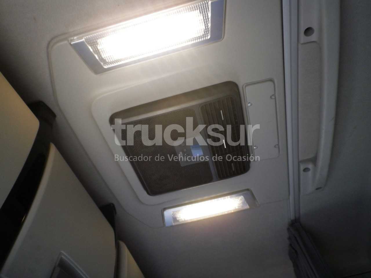 renault-t520-high-sleeper-cab-63