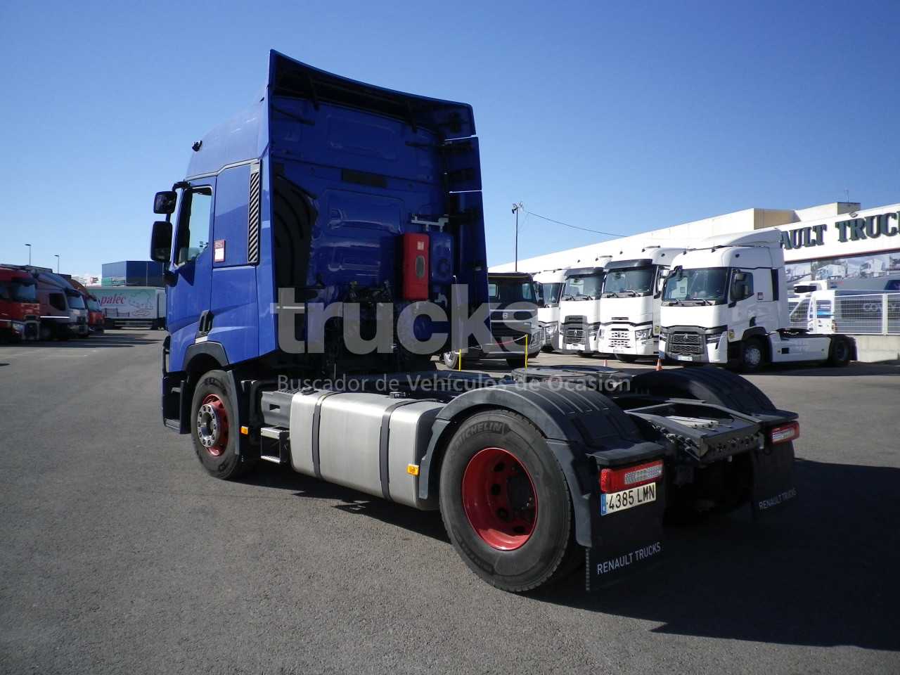 renault-t520sleeper-cab-1