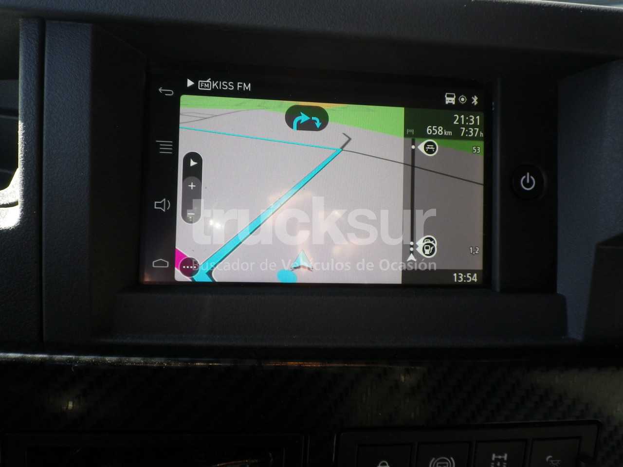 renault-t520sleeper-cab-1