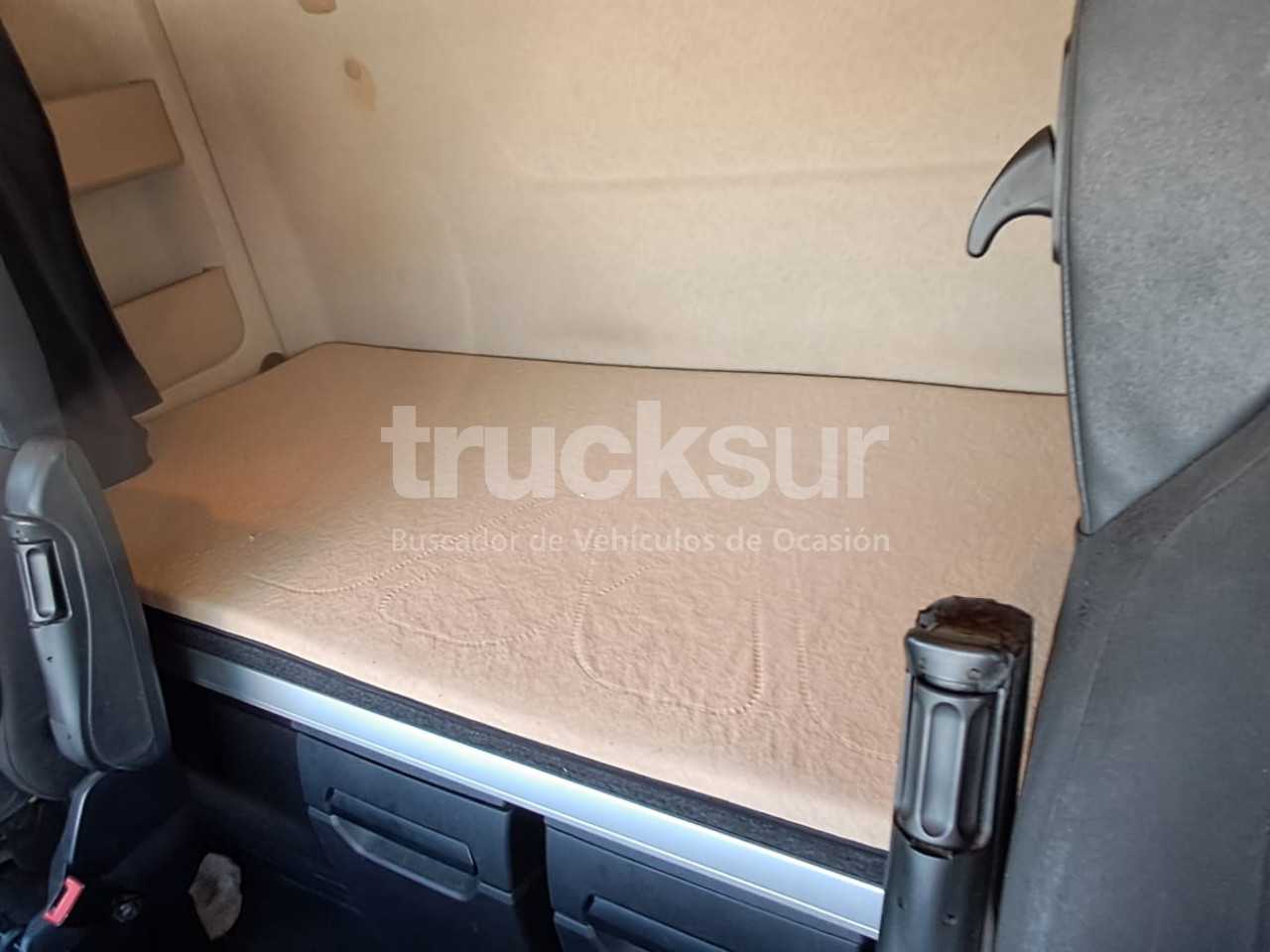 mercedes-actros-1848