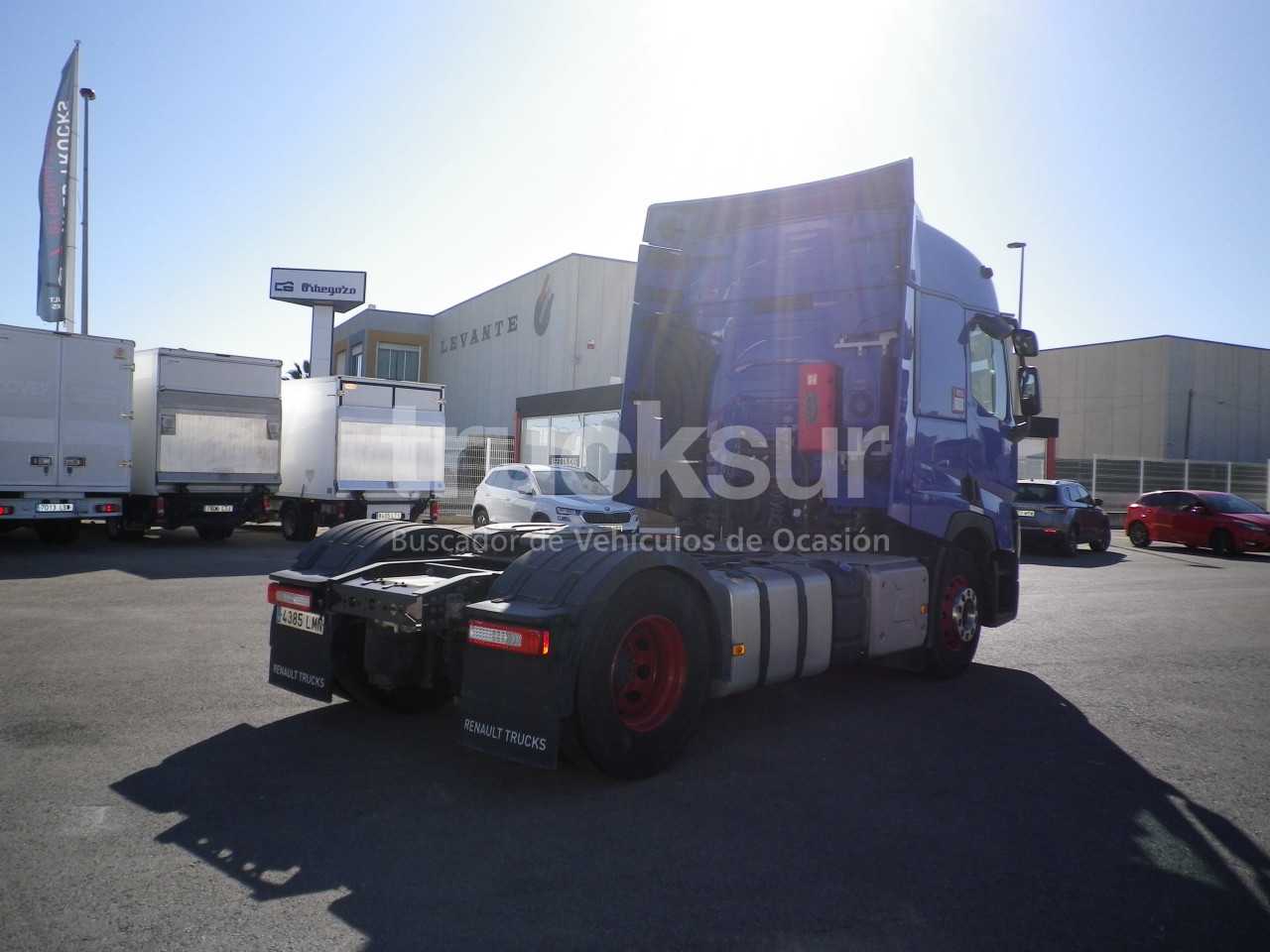 renault-t520sleeper-cab-1