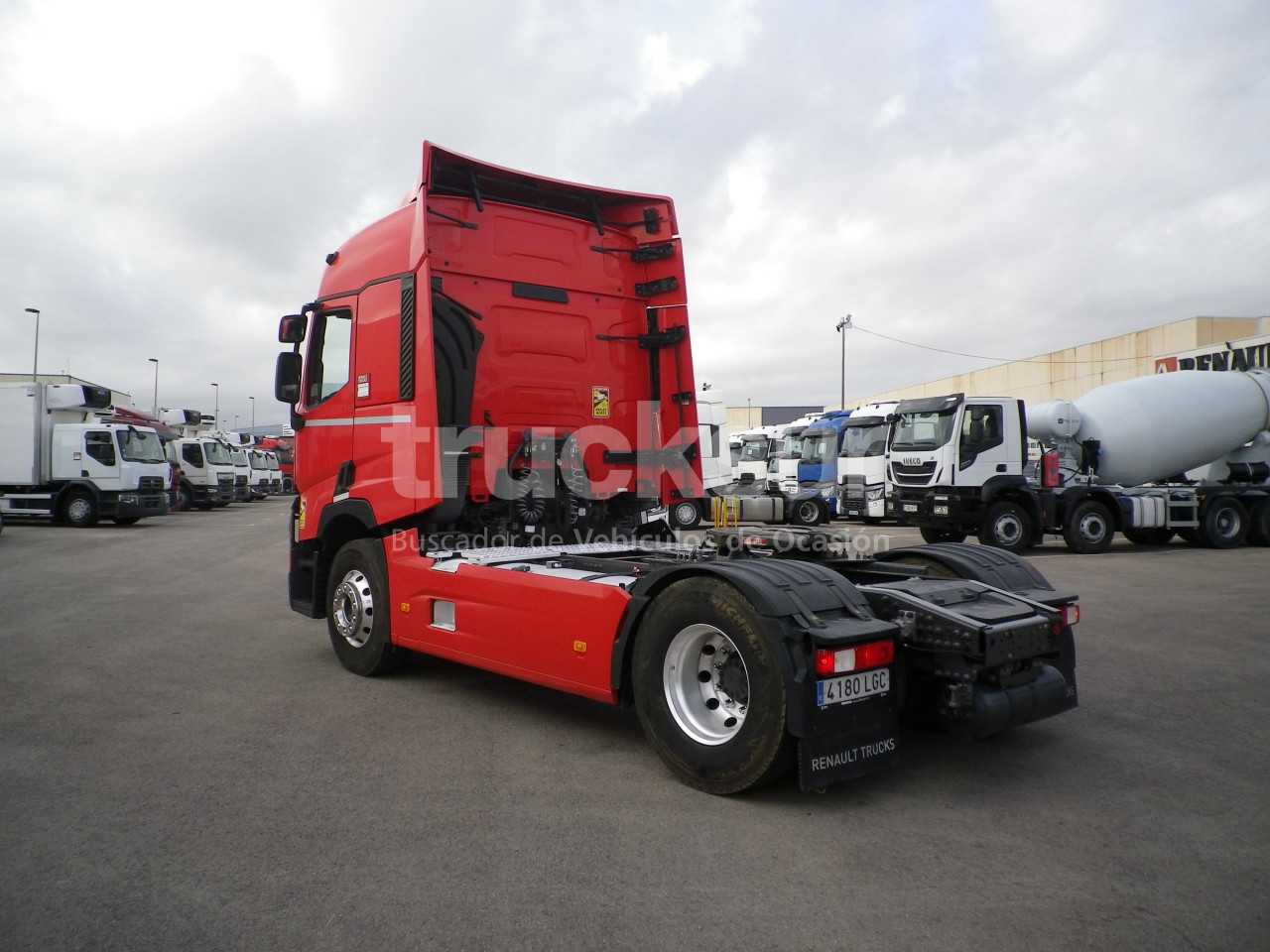 renault-t520-sleeper-cab-17