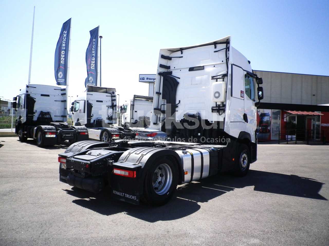 renault-t520-high-sleeper-cab-58