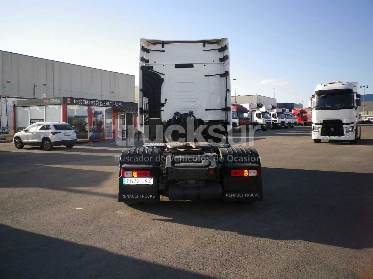 renault-t520-high-sleeper-cab-41