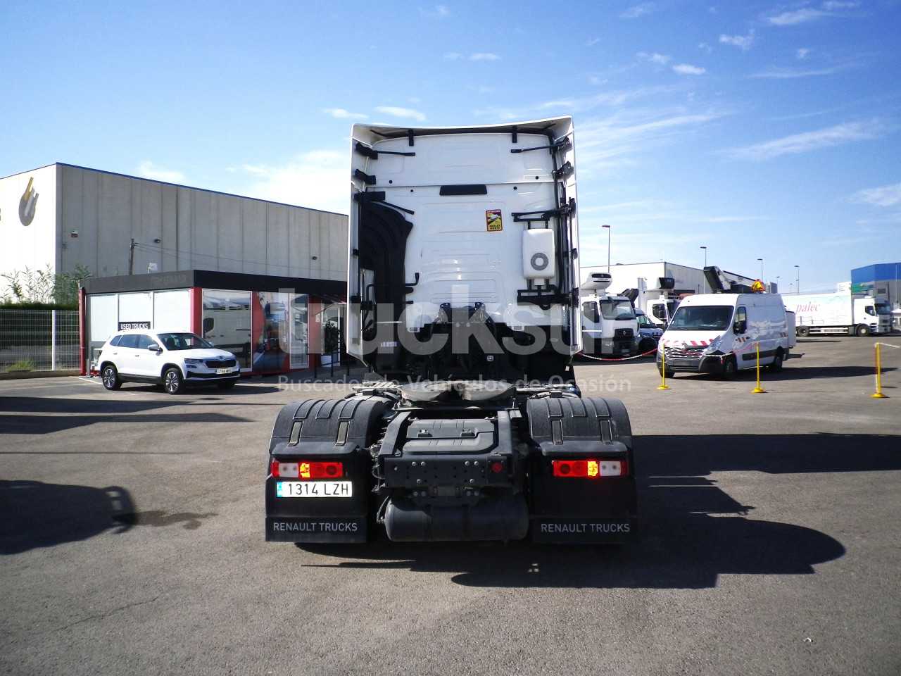 renault-t520-high-sleeper-cab-63