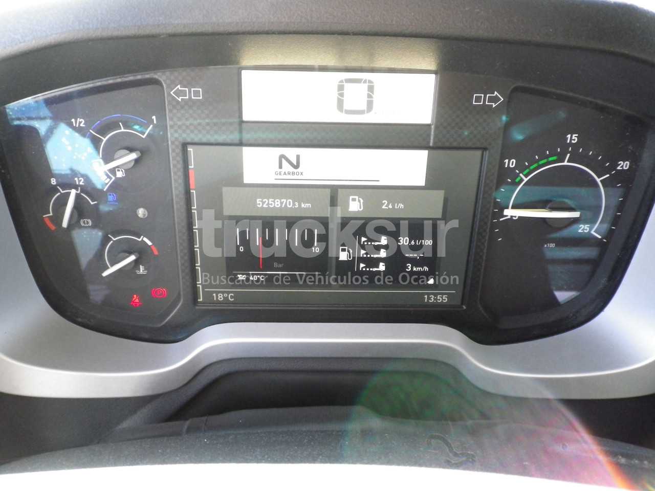 renault-t520sleeper-cab-1