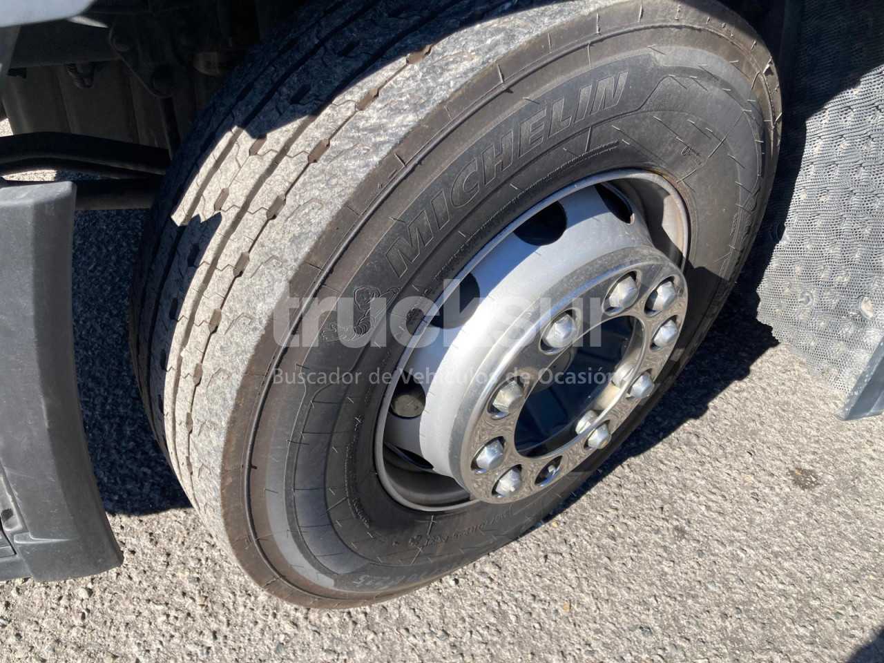 renault-t520-high-sleeper-cab-65