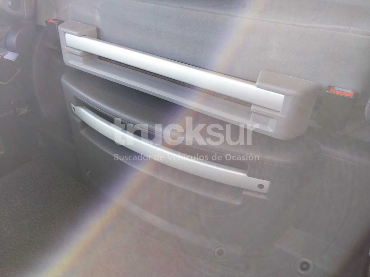 renault-t520-high-sleeper-cab-62