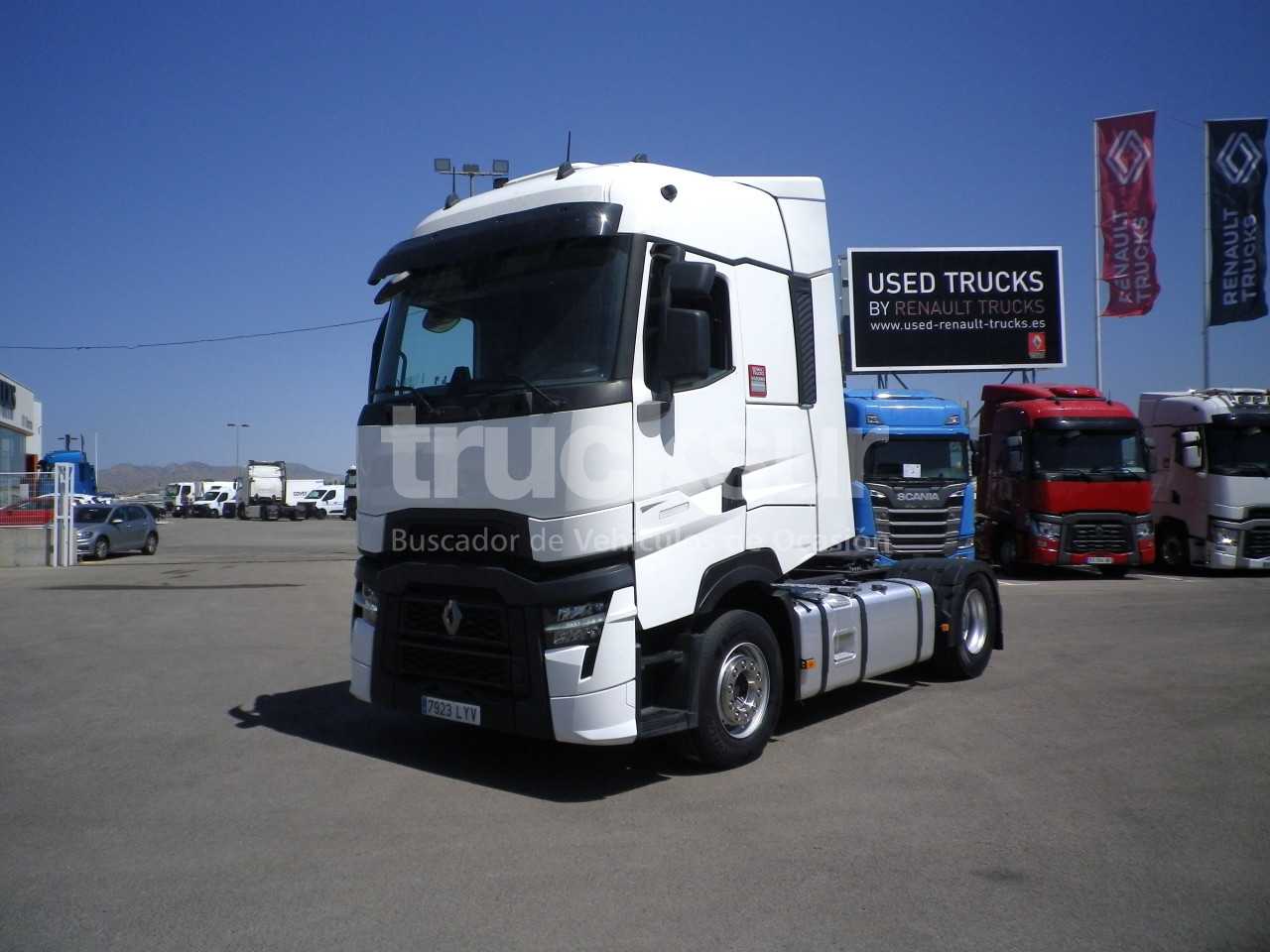 renault-t520-high-sleeper-cab-58