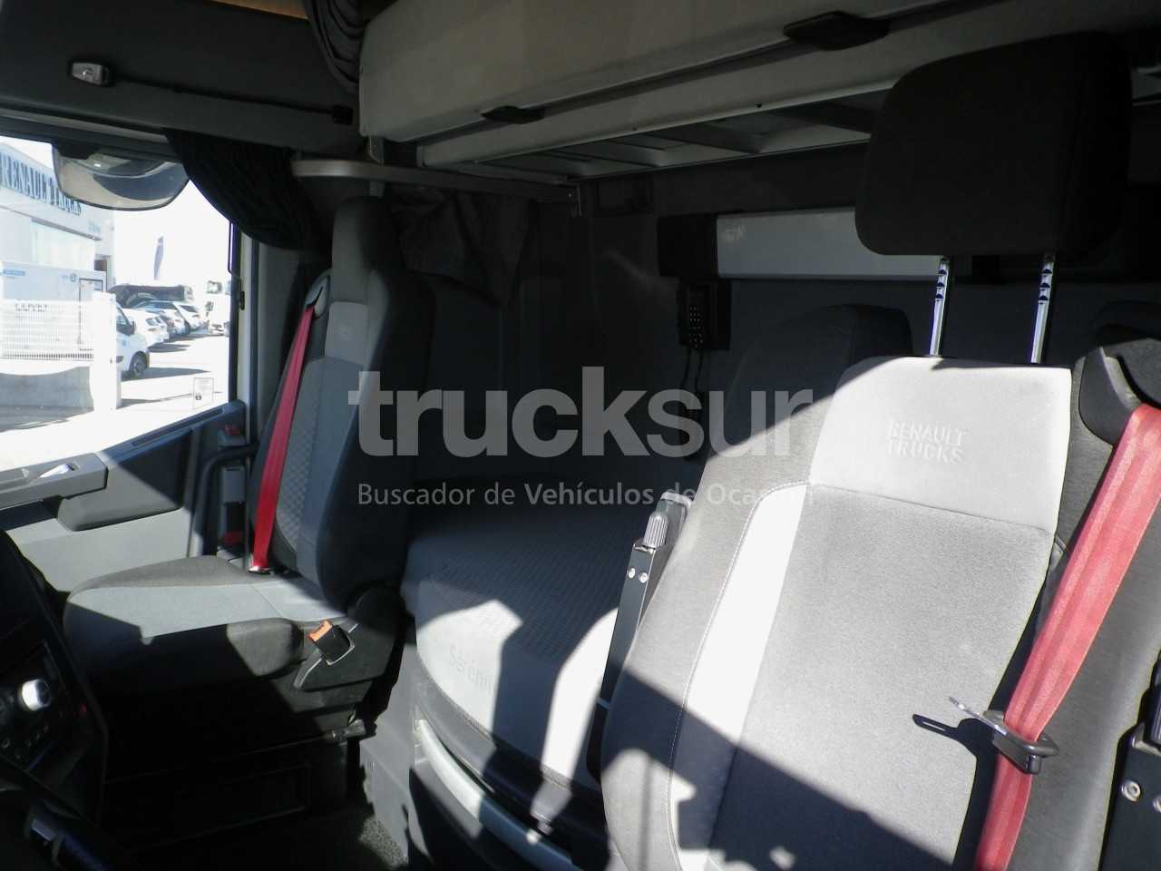 renault-t520-high-sleeper-cab-adr-4