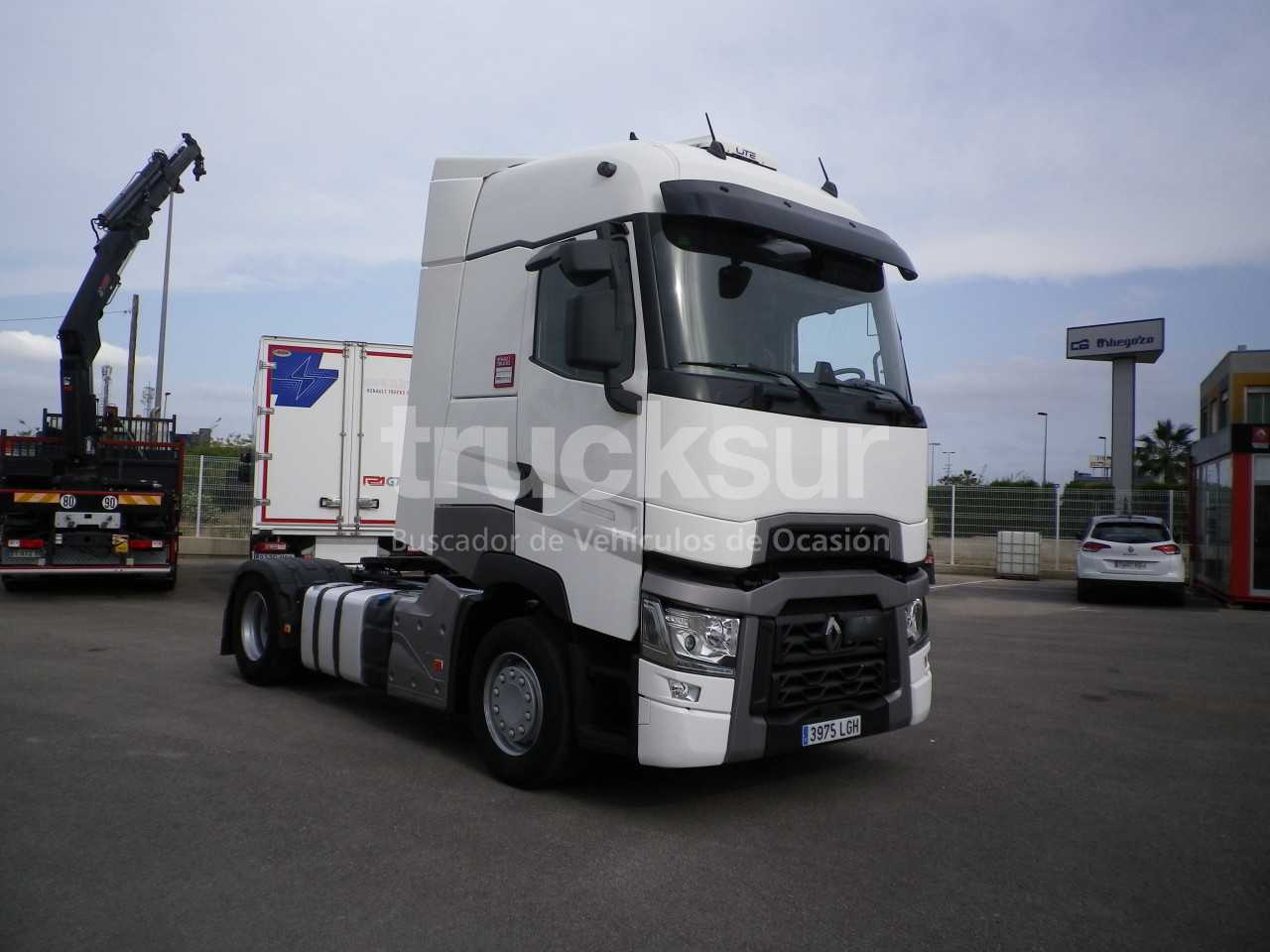 renault-t520-high-sleeper-cab-24